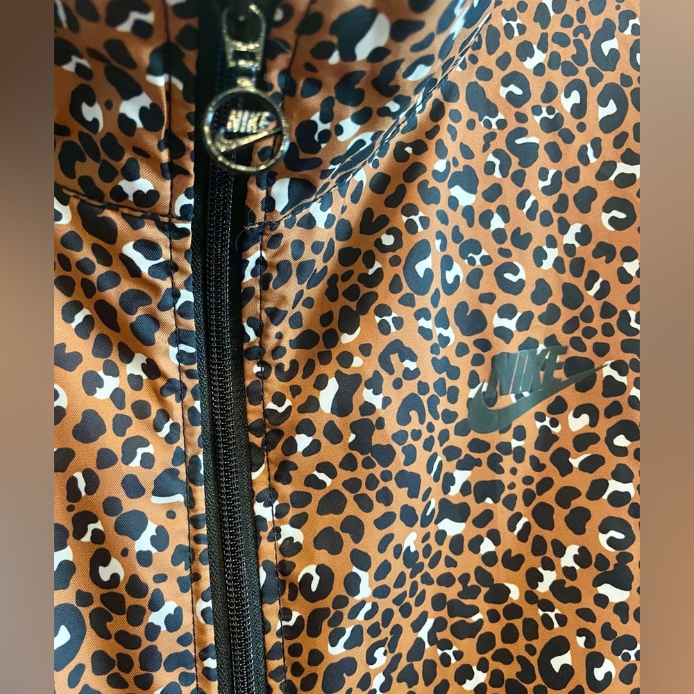 Nike Sportswear NSW Women's Full Zip Woven Jacket windbreaker Leopard size Med - Picture 4 of 5